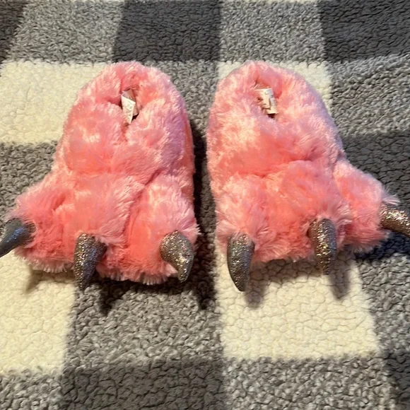 Ardene Shoes Glitter Claw Pink Monster Feet Slippers Size 56